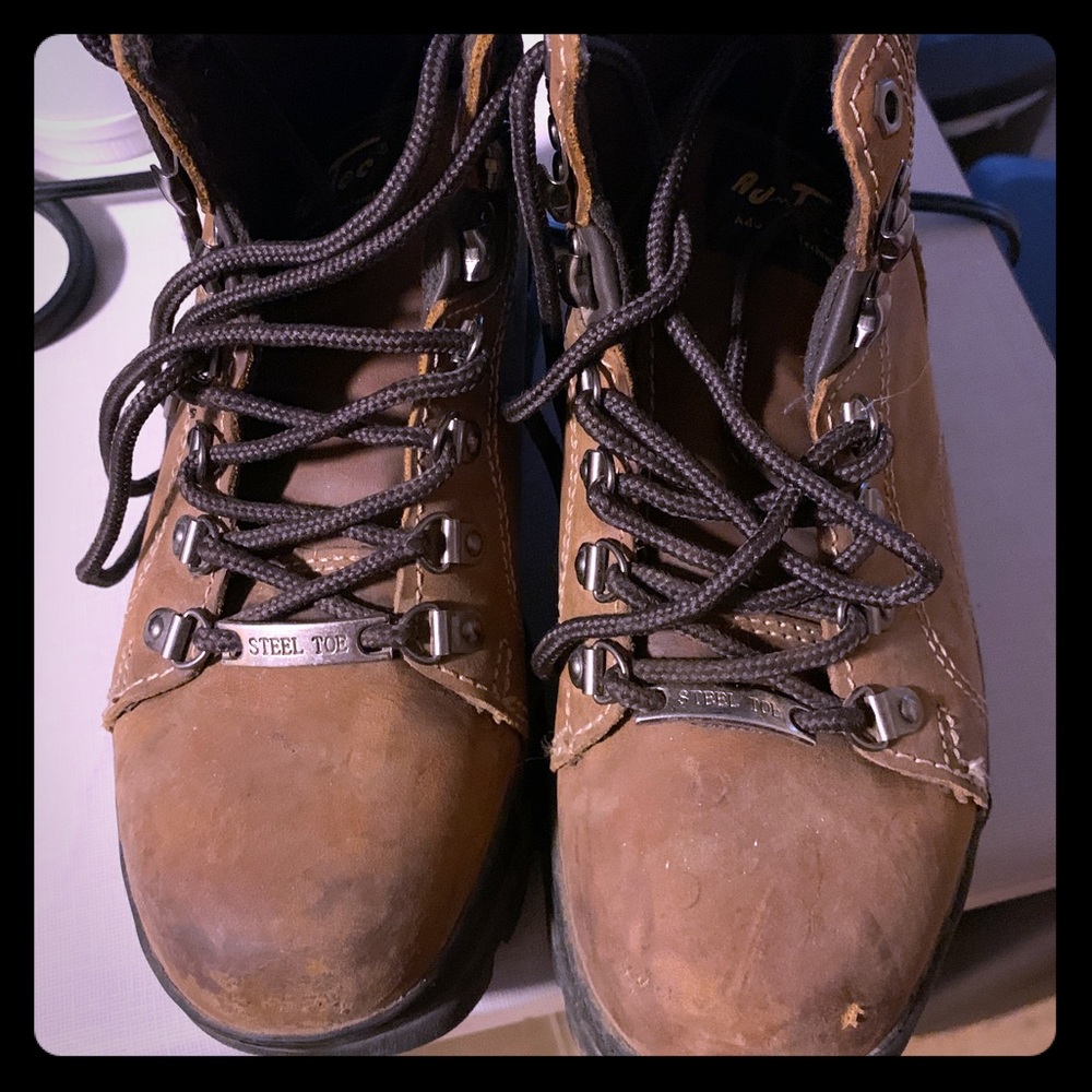 Steel toe boots